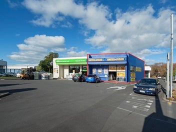 Image 1 of 6