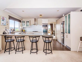 INVITING 4 BEDROOM HOME CATCHING ALL DAY SUN