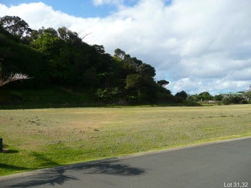 QUALITY RESIDENCE BY THE BEACH - TUTUKAKA