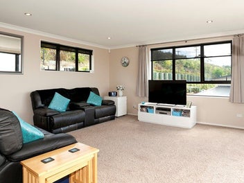 NEAR NEW FAMILY HOME WITH SEA VIEWS