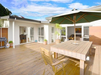 IRRESISTIBLE ONE-LEVEL LIVING