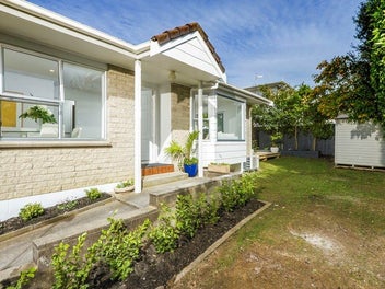 Immaculate, Single Level in Milford