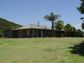 Coastal Lifestyle Retreat - Off the Grid