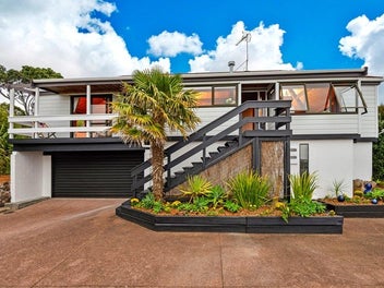 Stunning ocean views,  lockwood lover