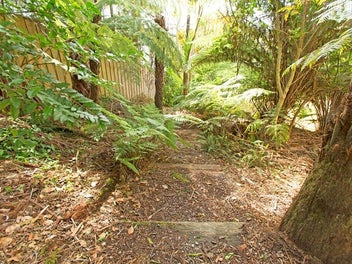 3 Beds, Private Setting, Large Section