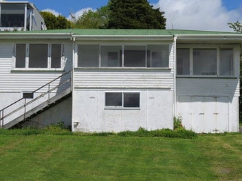 Great Family Bach opportunity (Commercial Zone)