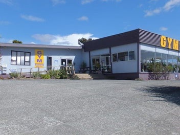 HOME AND INCOME IN COOPERS BEACH