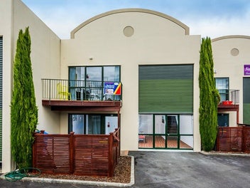 Image 1 of 20