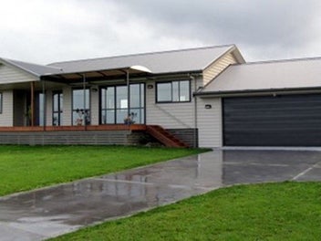 NEW HOME & SEA VIEWS = STUNNING!