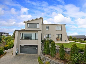 Magnificent mansion home & granny, 360° views-...