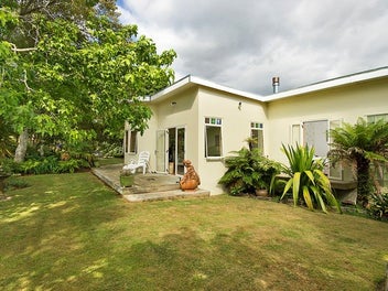 SECLUDED RETREAT ON 2 HA
