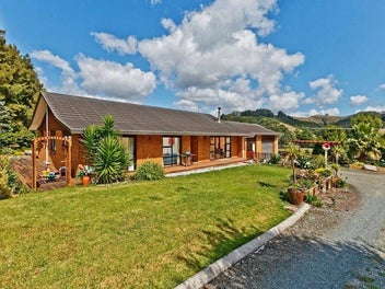 Complete Your Lifestyle Dream! 15.8ha of Land ...