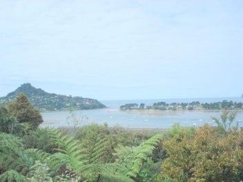 EASY ON THE EYE AND ELEVATED WITH VIEWS!! PRICED