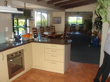MODERN HOME AND ROOM GALORE!PRICE REDUCED!!