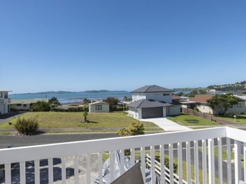 Prime Snells Beach Location