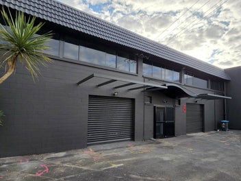 Image 1 of 7