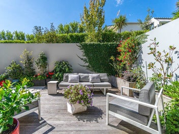 Luxury Garden Apartment