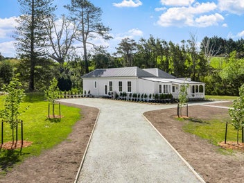 A Romantic Villa Reborn in Matakana
