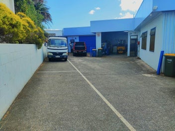 Image 1 of 7