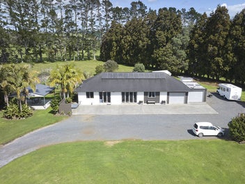 VERSATILE LIFESTYLE LIVING WITH HOME & INCOME