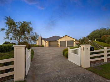 Prime Site – Views, Space & Garaging