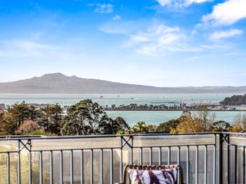 Spectacular Sea Views in DGZ Remuera