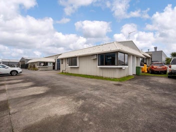 Image 1 of 6