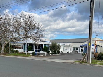 Image 1 of 6