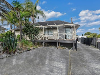 Location, Space & Potential in Te Atatu Peninsula!