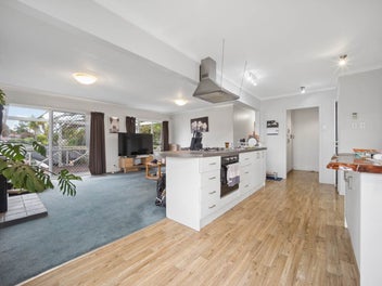Location, Space & Potential in Te Atatu Peninsula!