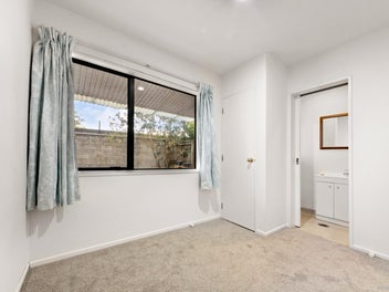 Luxury 1 Bed in Prestigious Pacifica