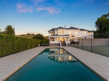 FLAWLESS ICONIC ELEGANCE + RESORT AMENITIES