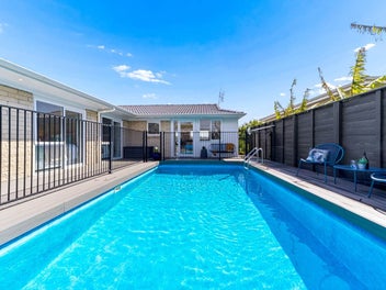Waterfront Magic in Mangere Bridge