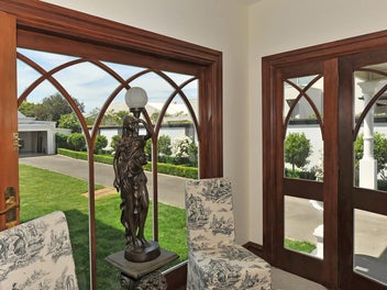 Dry Hills Estate - Desirable Residence