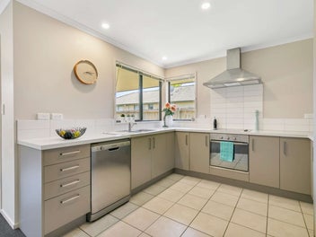 Easy Care, Sunny home in Katikati