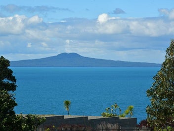 SUPER SPACIOUS WITH SEA VIEWS
