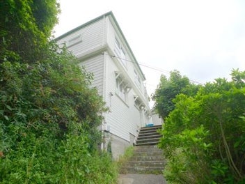 Image 1 of 7