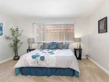 Modern townhouse close to waterfront & town centre