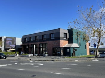 Image 1 of 7