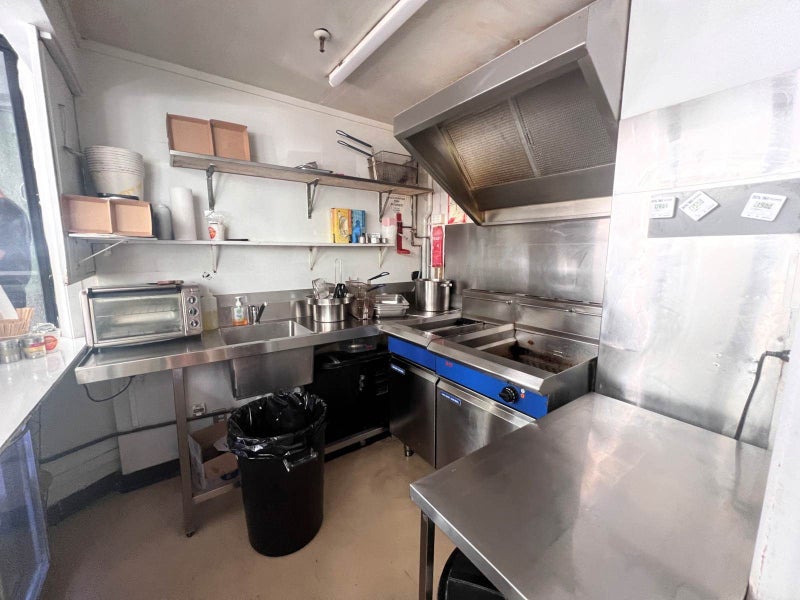 EXCELLENT CENTRAL CBD LOCATION Carousel 1