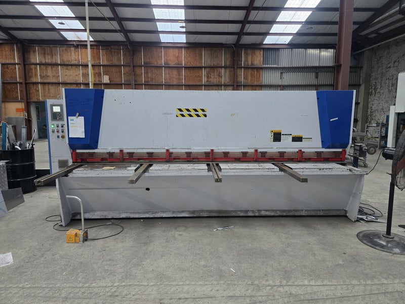 Yawei 4 Metre Hydraulic Guillotine Carousel 1