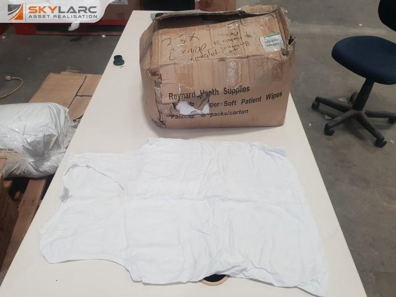 Box of 35 Large Singlets Carousel 1