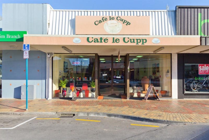 Cafe le Cupp Carousel 1