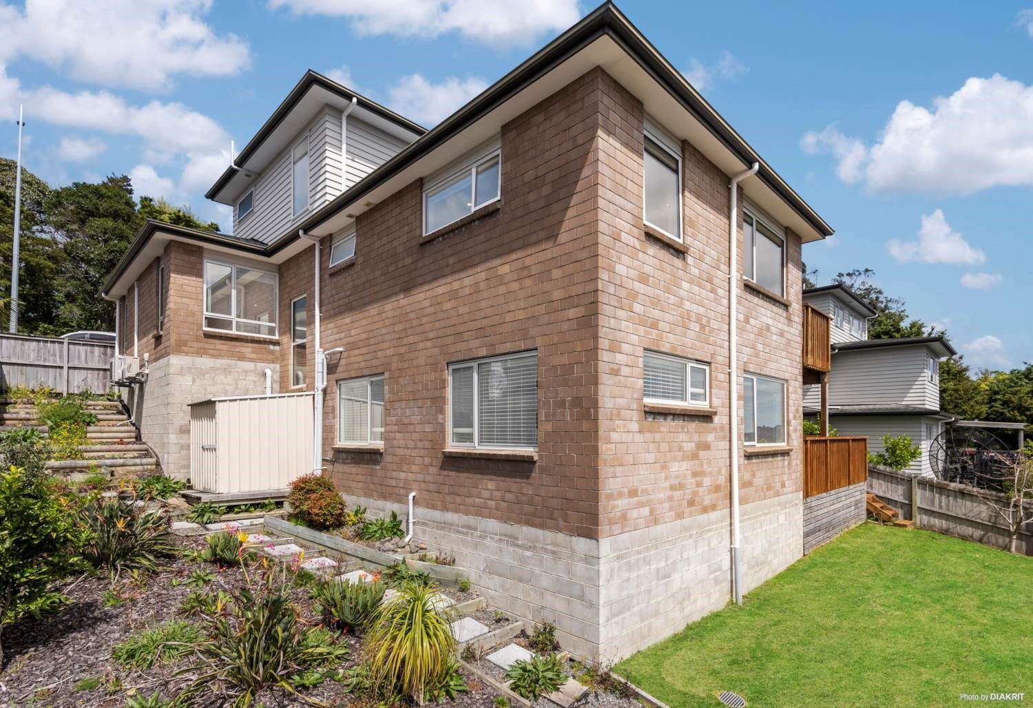 Brick and Tile on 641m² — slide 1