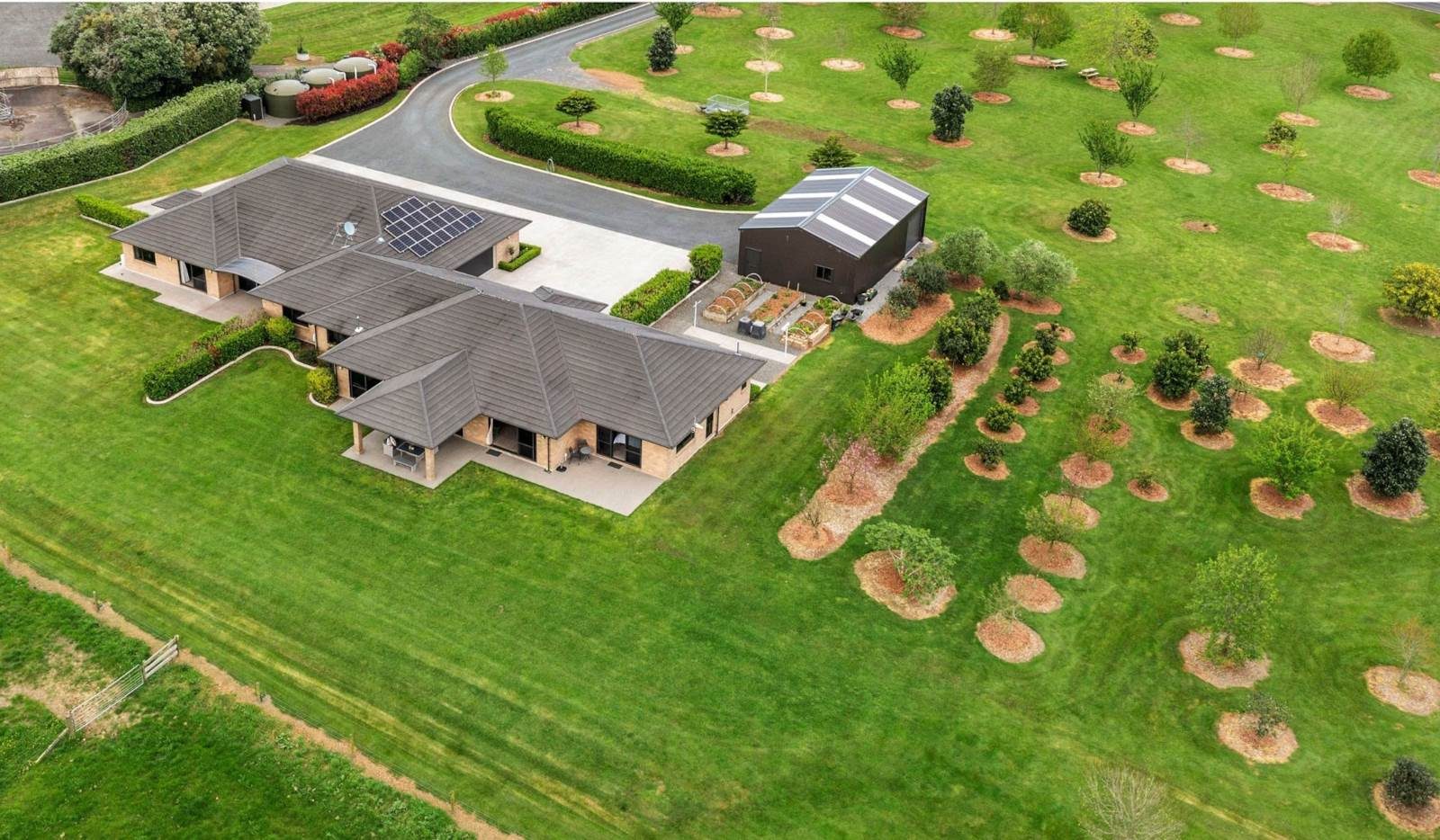 Outstanding Dual-Home Property With Options + Shed — slide 18
