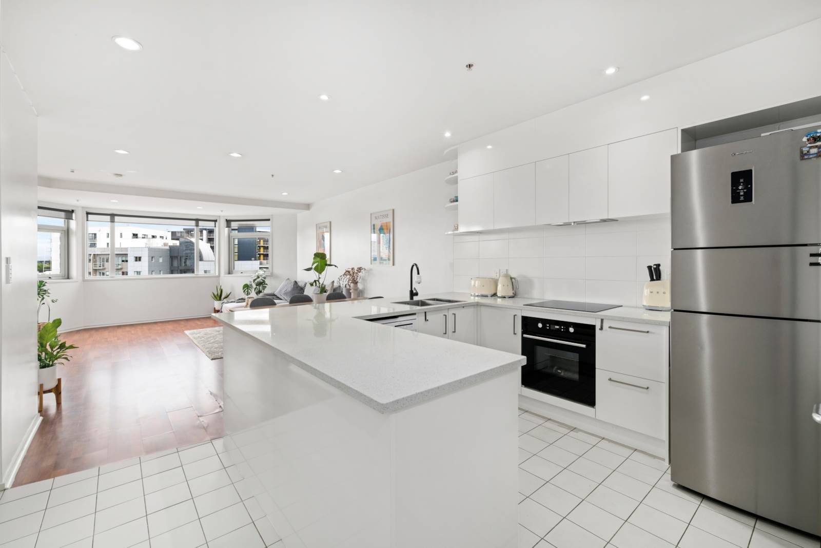 Big 100sqm 2 Bed + Carpark & Pet Friendly — slide 12