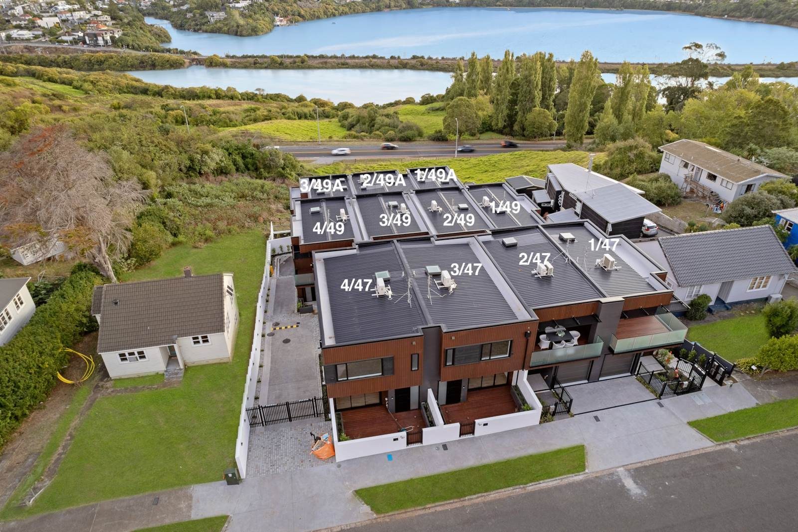 New Freehold Home with Spectacular Seaviews — slide 27