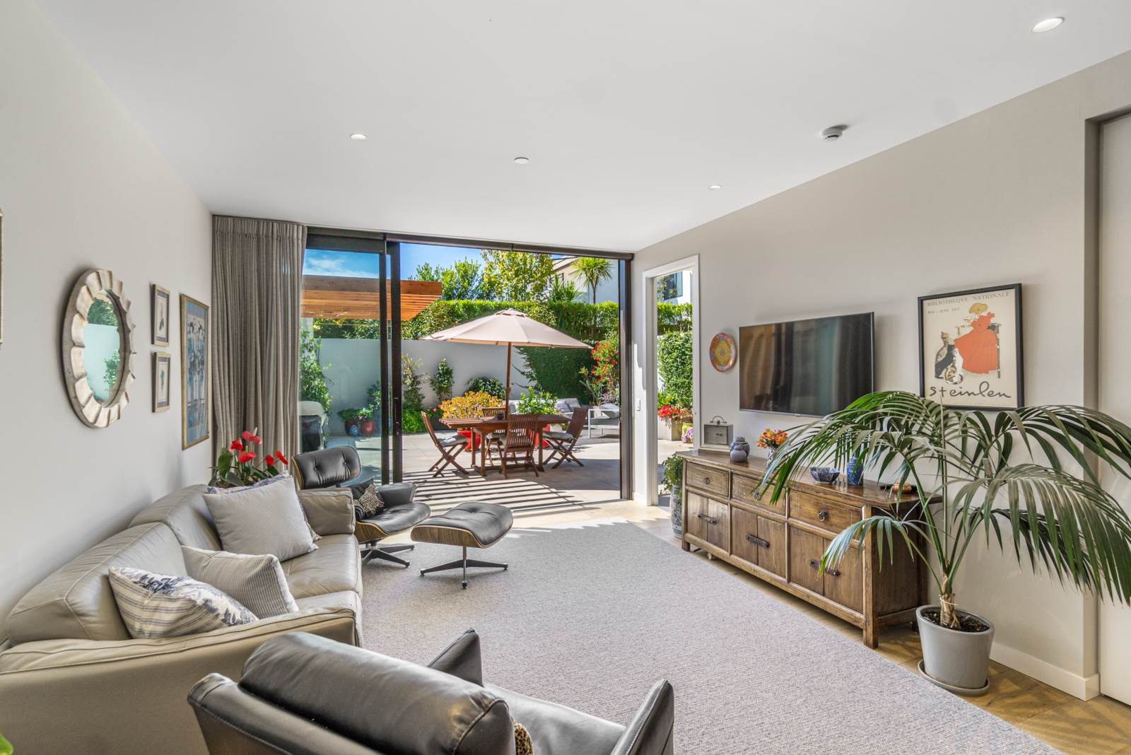 Luxury Garden Apartment — slide 1