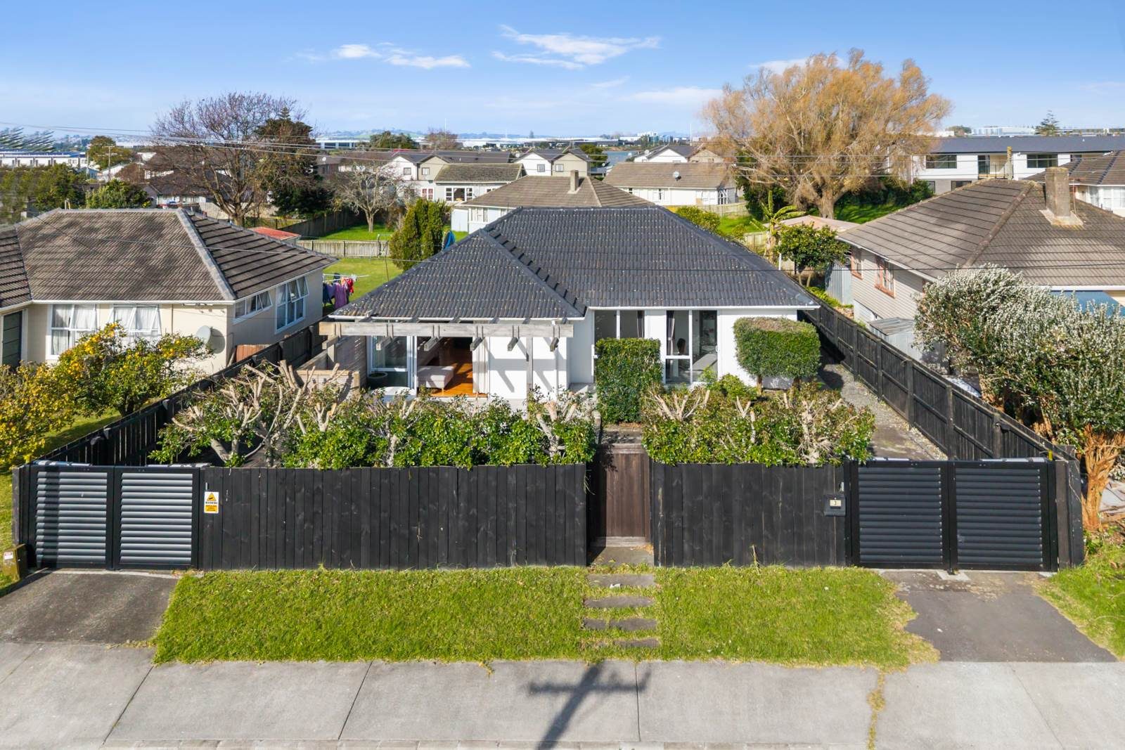 Great Family Home with Huge Potential — slide 2