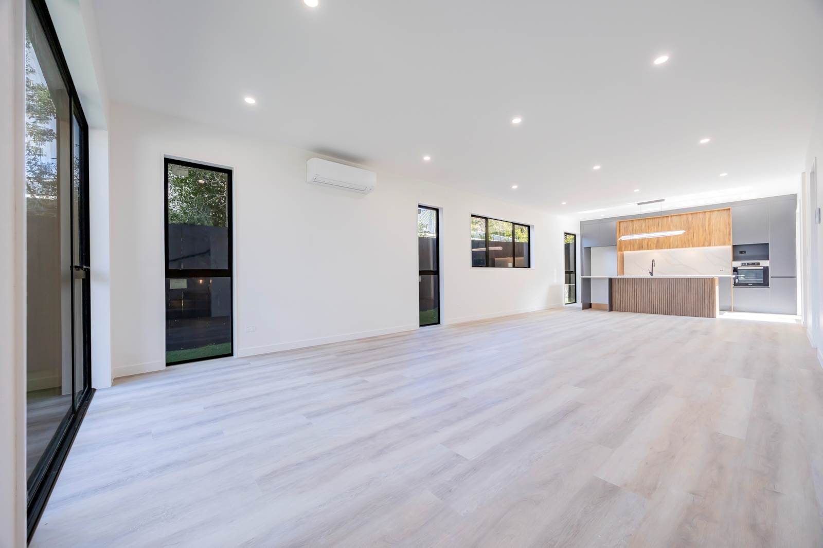 Sophisticated Living in Sought-After Chatswood — slide 2